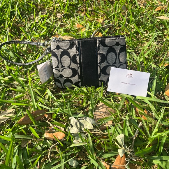 Coach Black Signature Wristlet NWT - Picture 6 of 6